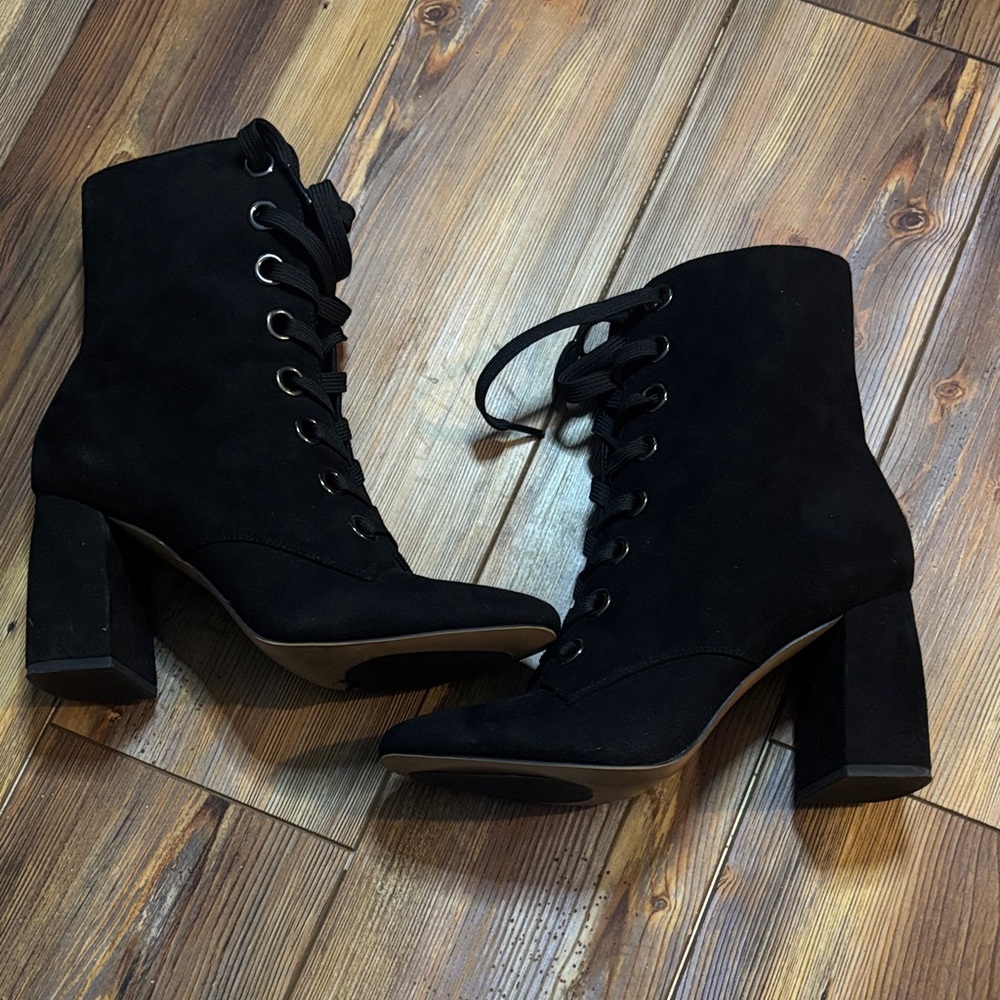 BCBGeneration Black Alexa Micro Suede Lace-Up Ankle Booties 7.5M